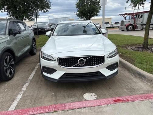 2023 Volvo V60 Cross Country Ultimate