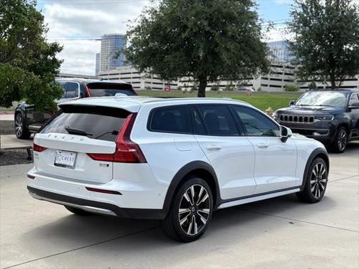 2023 Volvo V60 Cross Country Ultimate