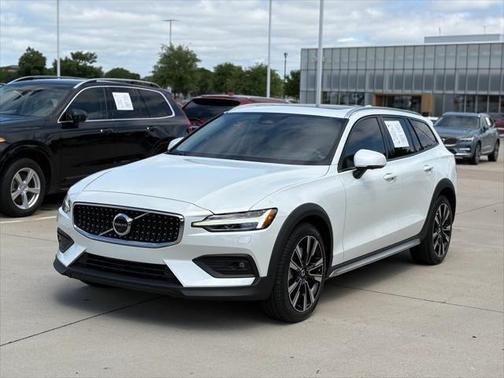 2023 Volvo V60 Cross Country Ultimate