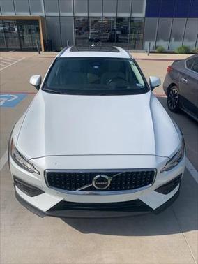 2023 Volvo V60 Cross Country Ultimate