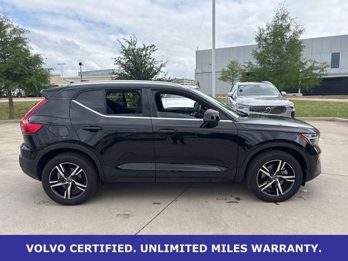 Onyx Black Metallic 2025 Volvo XC40 B5 AWD