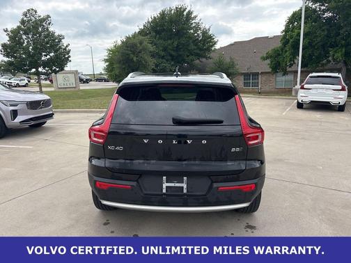 Onyx Black Metallic 2025 Volvo XC40 B5 AWD
