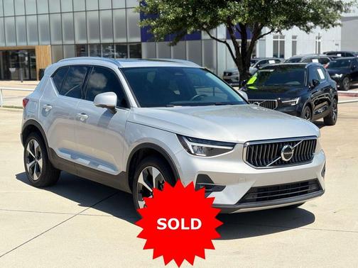 Silver Dawn Metallic 2025 Volvo XC40 B5 Plus Bright Theme
