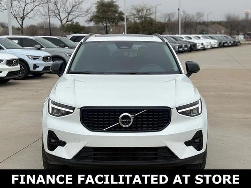 2023 Volvo XC40 B5 Plus Dark Theme