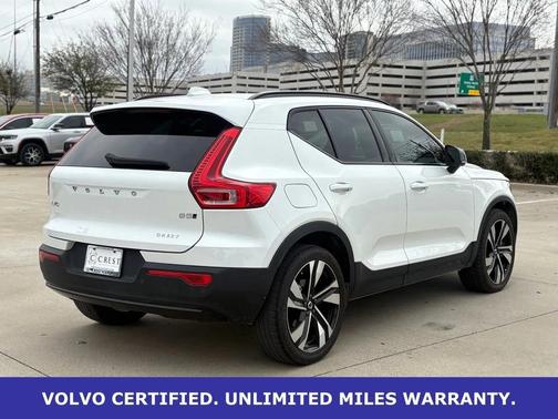 2023 Volvo XC40 B5 Plus Dark Theme