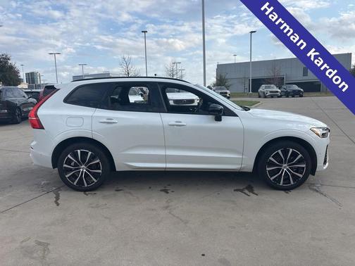 2024 Volvo XC60 B5 Plus Dark Theme