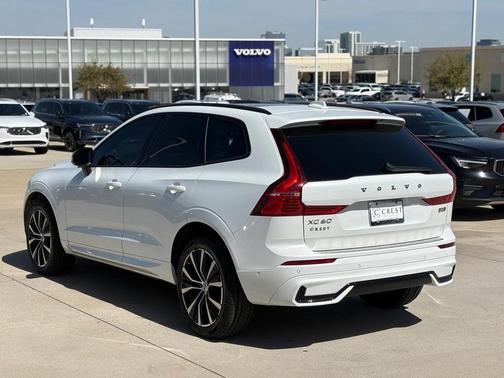 2024 Volvo XC60 B5 Plus Dark Theme