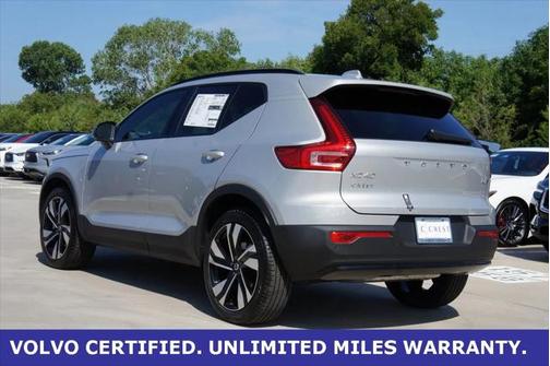 2025 Volvo XC40 B5 Ultra Dark Theme