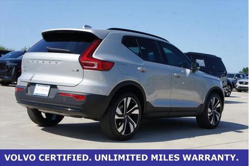 2025 Volvo XC40 B5 Ultra Dark Theme