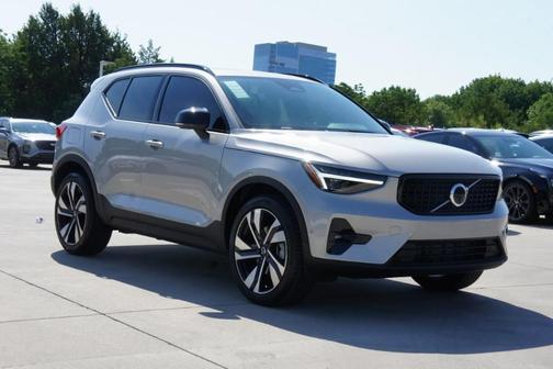 2025 Volvo XC40 B5 Ultra Dark Theme