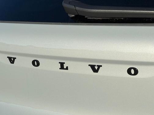 2026 Volvo XC40 B5 Ultra