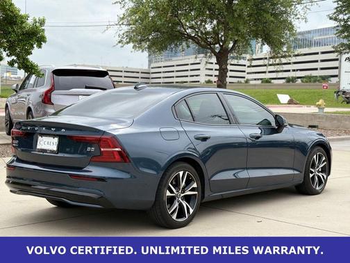 2023 Volvo S60 B5 Plus Dark Theme