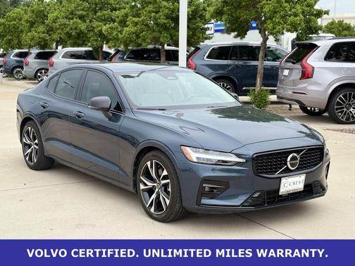 2023 Volvo S60 B5 Plus Dark Theme