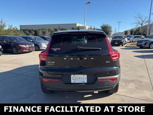 2023 Volvo XC40 Plus Dark Theme
