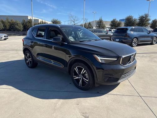 2025 Volvo XC40 B5 AWD
