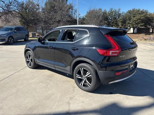 2025 Volvo XC40 B5 AWD