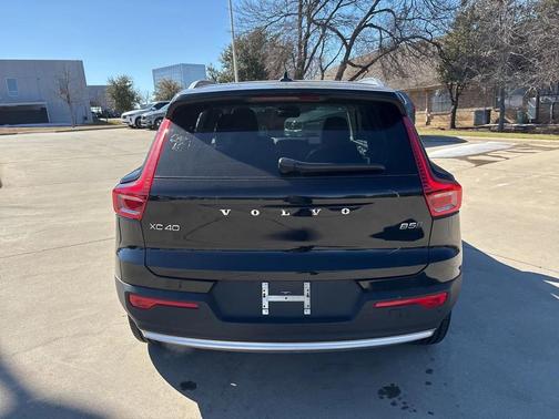 2025 Volvo XC40 B5 AWD