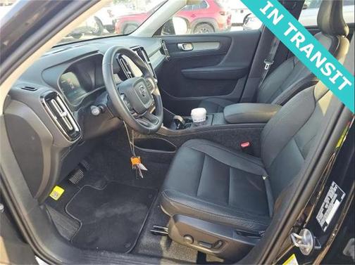 2025 Volvo XC40 B5 AWD