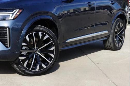 2025 Volvo XC90 Plug-In Hybrid T8 (2025.5) Plus 7-Seater