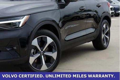2025 Volvo XC40 B5 Plus Dark Theme