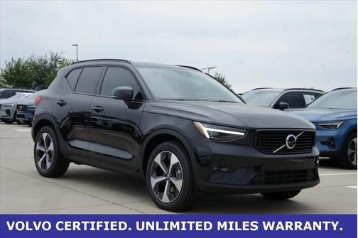 2025 Volvo XC40 B5 Plus Dark Theme