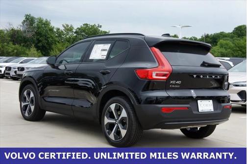 2025 Volvo XC40 B5 Plus Dark Theme