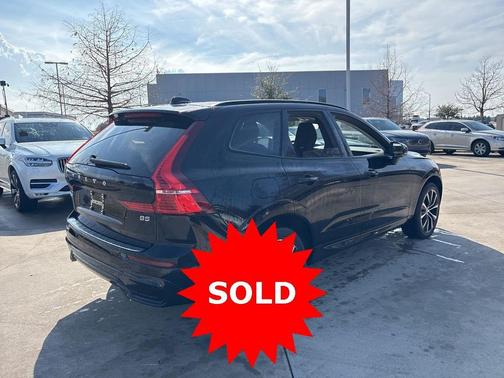 2023 Volvo XC60 B5 Plus Dark Theme