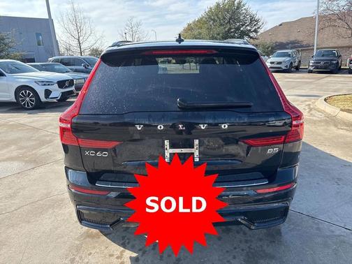 2023 Volvo XC60 B5 Plus Dark Theme