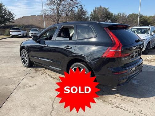 2023 Volvo XC60 B5 Plus Dark Theme