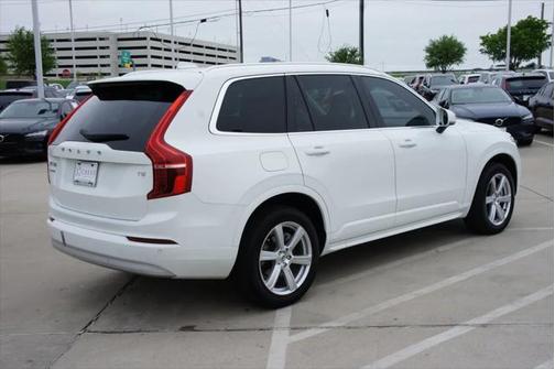 2022 Volvo XC90 T5 Momentum