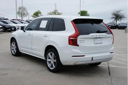 2022 Volvo XC90 T5 Momentum