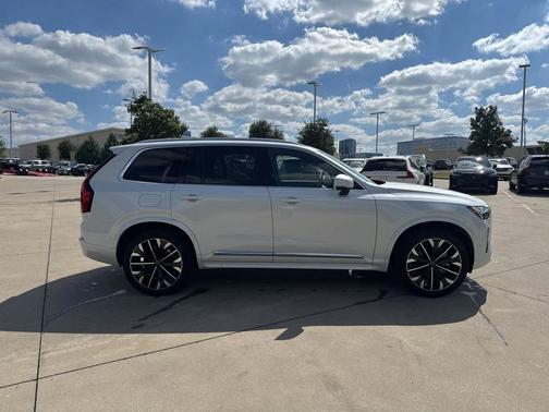 2025 Volvo XC90 B6 Plus 7-Seater