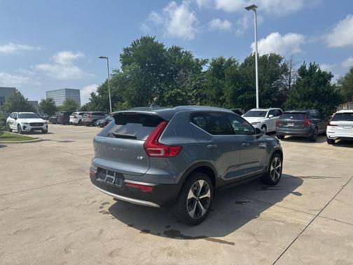 Thunder Gray Metallic 2023 Volvo XC40 B5 Plus Bright Theme
