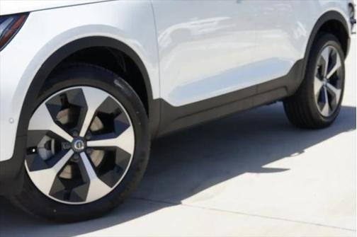 2025 Volvo XC40 B5 Plus Bright Theme