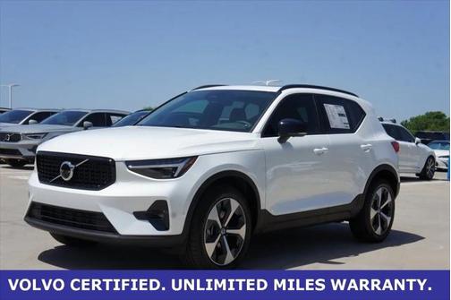 2025 Volvo XC40 B5 Plus Bright Theme