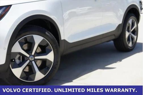 2025 Volvo XC40 B5 Plus Bright Theme