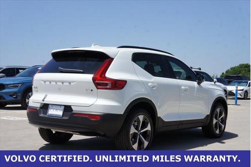 2025 Volvo XC40 B5 Plus Bright Theme