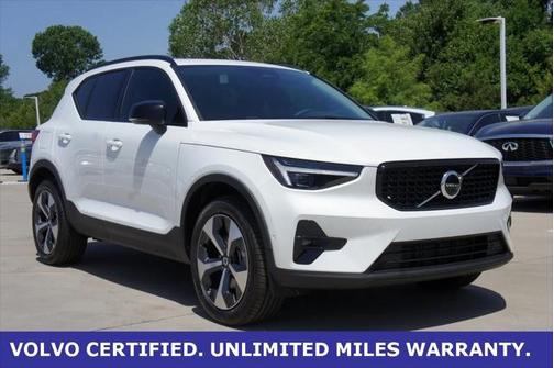 2025 Volvo XC40 B5 Plus Bright Theme