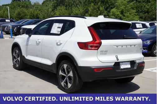 2025 Volvo XC40 B5 Plus Bright Theme