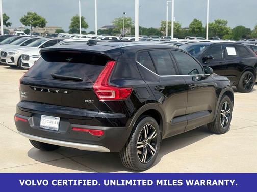 Onyx Black Metallic 2025 Volvo XC40 B5 AWD
