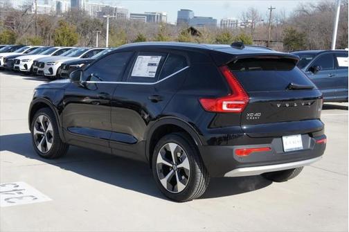 2025 Volvo XC40 B5 Core Bright Theme
