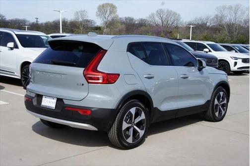 2025 Volvo XC40 B5 Core Bright Theme
