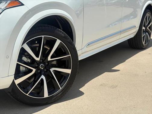 2024 Volvo XC90 B5 Plus
