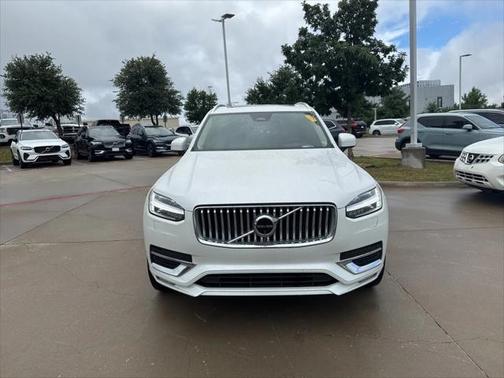 2024 Volvo XC90 B5 Plus