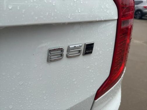 2024 Volvo XC90 B5 Plus
