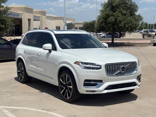 2024 Volvo XC90 B5 Plus