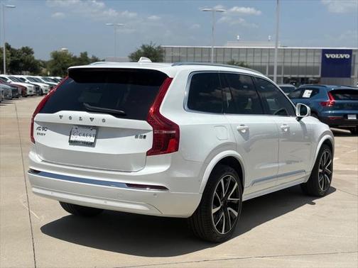 2024 Volvo XC90 B5 Plus