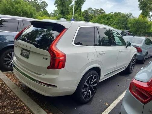 2024 Volvo XC90 B5 Plus