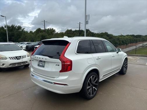 2024 Volvo XC90 B5 Plus