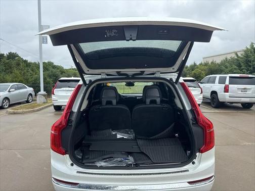 2024 Volvo XC90 B5 Plus